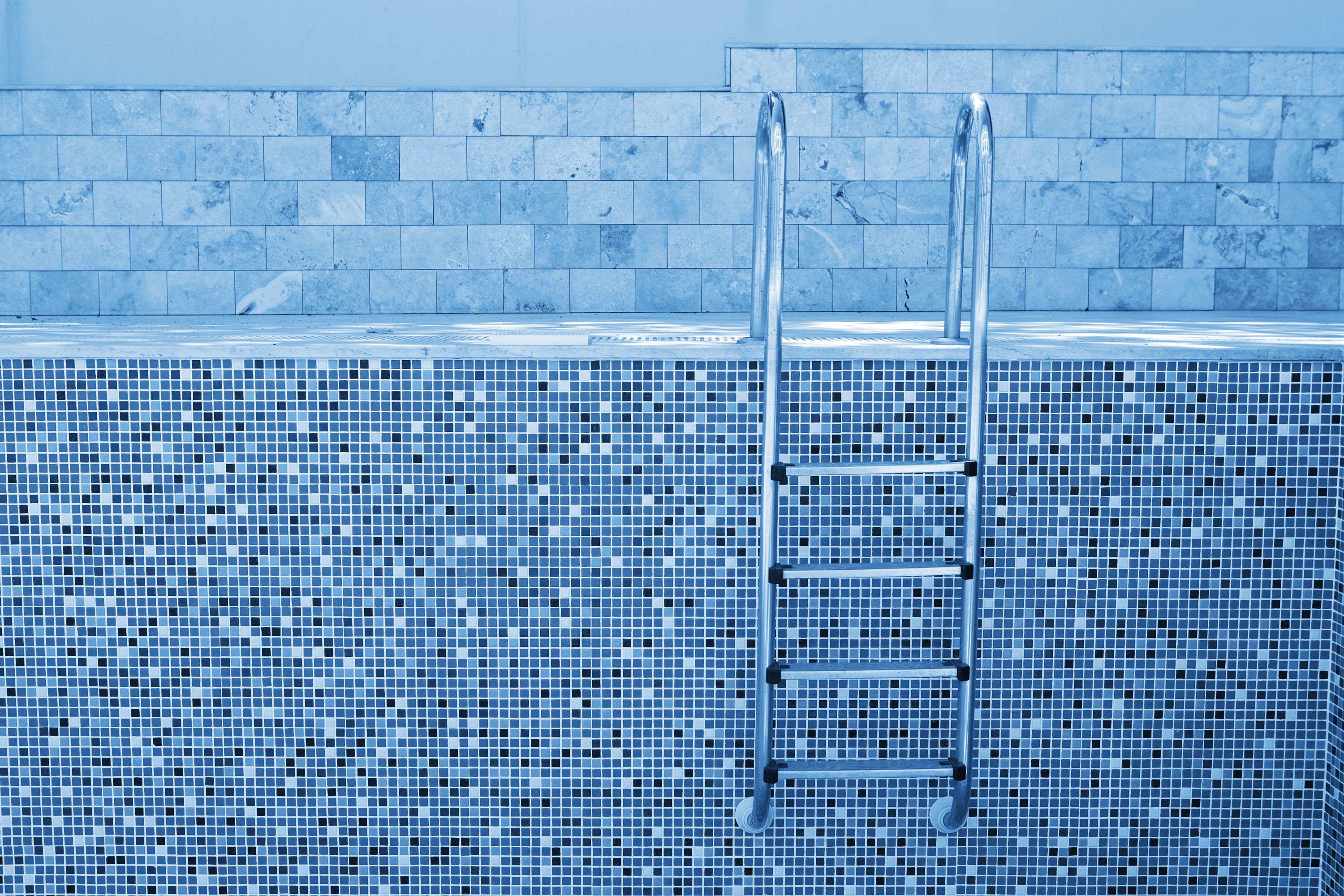 Pool verliert Wasser, Schwimmbad undicht | Leitungen undicht | Leckortung Blue Detect | Leipzig
